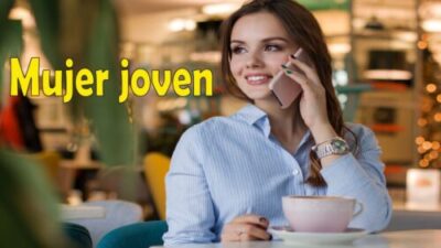 Mujer joven mira hombre mayor