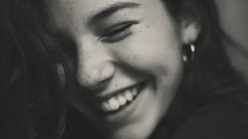 una persona sonriente 4